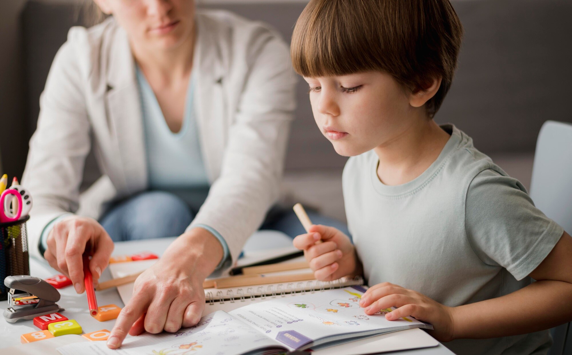 Actitudes de las educadoras de párvulos para atender situaciones de crisis emocionales de niños con autismo